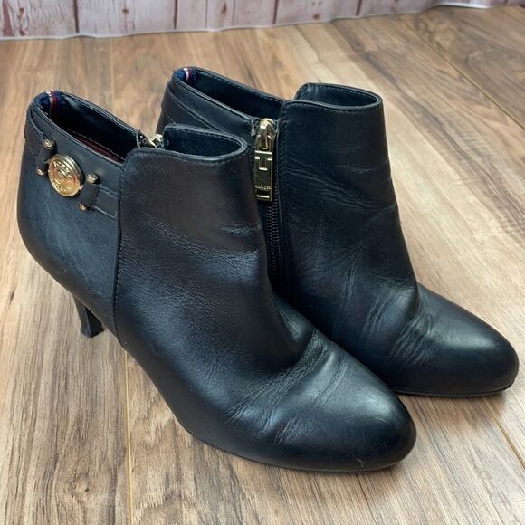 TOMMY HILFIGER Velesia Black Ankle Bootie. size 6 - Picture 4 of 10